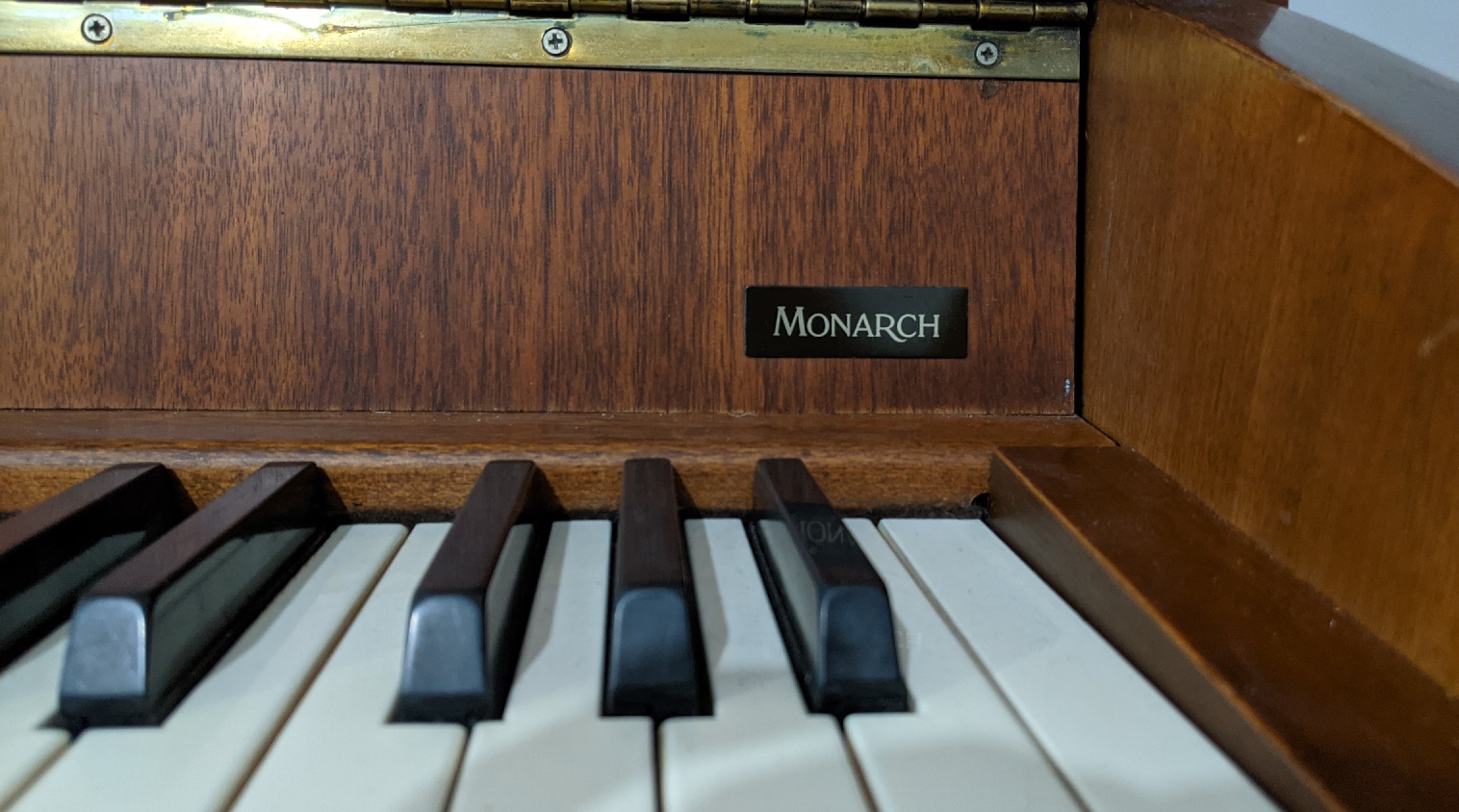 View of the Monarch Logo on the 1975 Baldwin Monarchn Upright Piano