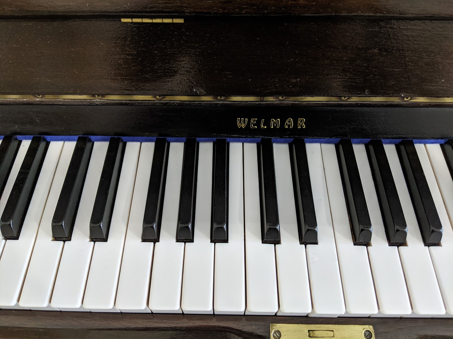 View of decal and keys of the Welmar Upright Piano (c1975)